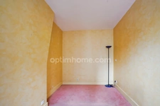 Paris 18ème arrondissement, 2 pièces au calme avec ascenseur et cave, à deux pas des transports