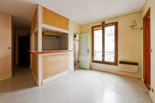 Paris 18ème arrondissement, 2 pièces au calme avec ascenseur et cave, à deux pas des transports