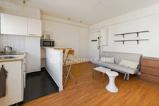 Studio calme et lumineux dans le 18ème arrondissement de Paris, à proximité du métro Guy Moquet