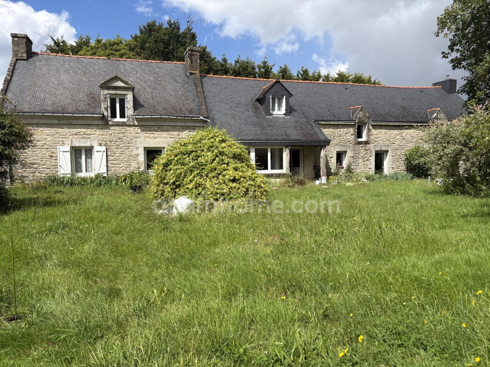 Maison 7 pièces 215 m² · à La Chapelle Neuve · 215 m² · 328 000 €