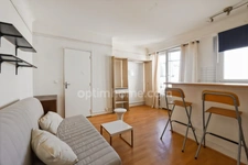 Studio calme et lumineux dans le 18ème arrondissement de Paris, à proximité du métro Guy Moquet
