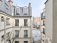 Paris 18ème arrondissement, 2 pièces au calme avec ascenseur et cave, à deux pas des transports