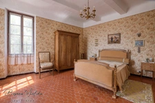 Bastide Old Mill in SALON DE PROVENCE (13) 400 m² and more than 4000 m² of land 