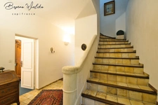 Propriété de 300m² sur 9000m² piscinable avec 2 garages et dépendance. 
