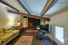 Propriété de 300m² sur 9000m² piscinable avec 2 garages et dépendance. 