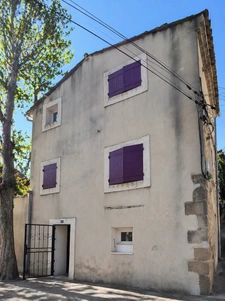 Maison de ville à Sénas T3 avec garage. 