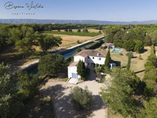 Maison T7 - 200 m² avec piscine, garage et pool house à VERNEGUES proche golf Pont Royal. 