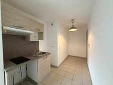 Appartement T1 PMR avec jardinet et place de stationnement à MIRAMAS (13)