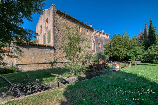 Bastide Ancien Moulin à SALON DE PROVENCE (13) 400 m² et plus de 4000m² de terrain 