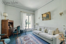 Propriété de 300m² sur 9000m² piscinable avec 2 garages et dépendance. 