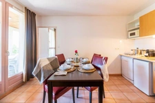 Carcassonne (11), proche Centre Historique : T2 avec terrasse et parking en résidence gérée - Statut LMNP