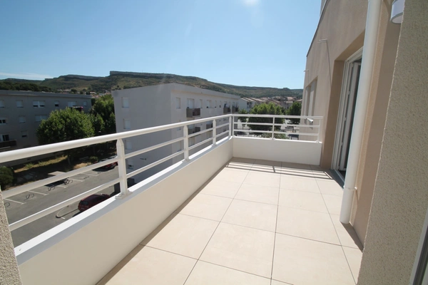 A louer ROGNAC (13), T2 Lumineux avec Terrasse