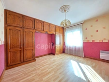 Maison Familiale 4 chambres - 187m² à Villegouge, avec studio et garage - Grand Jardin