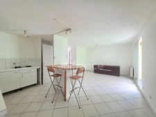 Charmante maison de plain-pied de 71 m² avec véranda, garage, jardin et panneaux photovoltaïques