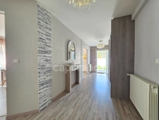 Maison Familiale 4 chambres - 187m² à Villegouge, avec studio et garage - Grand Jardin