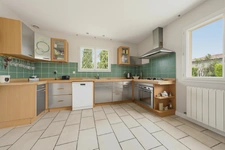 Maison 139m² avec piscine, grand garage indépendant, terrasse et vue spectaculaire