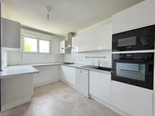 Appartement T3 lumineux avec balcon, 1 place de parking sécurisé et tout à pied – Idéal résidence principale ou investissement