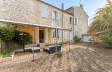 Exceptional stone residence - 11 rooms - 400m² - Large wooded garden - 1700m² plot