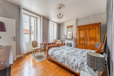 Exceptional stone residence - 11 rooms - 400m² - Large wooded garden - 1700m² plot