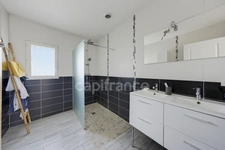 MAGNIFIQUE MAISON EN PIERRE DE 210 M² AVEC PISCINE, GARAGE ET BOULODROME – PROCHE ST EMILION & BORDEAUX