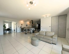 Maison familiale 135m², 4 chambres, bureau avec jardin et garage