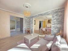 Maison Familiale 4 chambres - 168m² à Villegouge, avec studio et garage - Grand Jardin