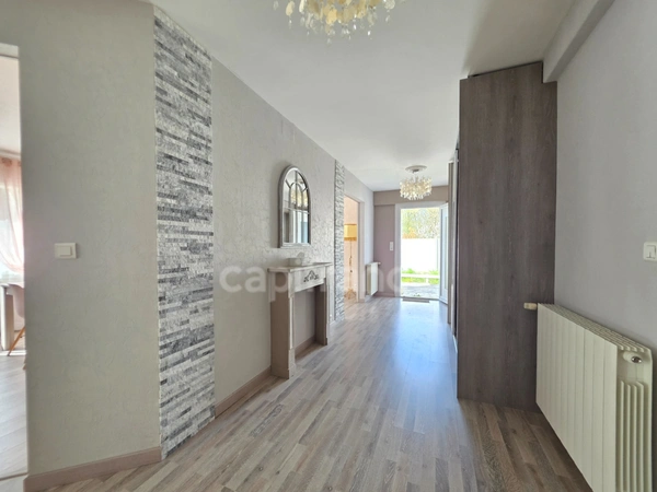 Maison Familiale 4 chambres - 168m² à Villegouge, avec studio et garage - Grand Jardin