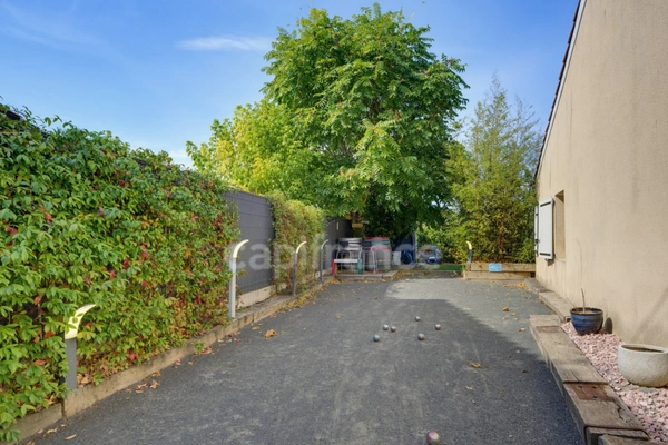 MAGNIFIQUE MAISON EN PIERRE DE 210 M² AVEC PISCINE, GARAGE ET BOULODROME – PROCHE ST EMILION & BORDEAUX