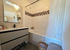 Appartement T2 46m² entièrement rénové, avec parking privatif, à 5min à pied du centre-ville
