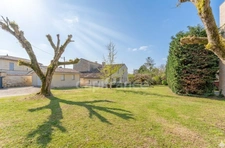 Exceptional stone residence - 11 rooms - 400m² - Large wooded garden - 1700m² plot