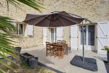 MAGNIFIQUE MAISON EN PIERRE DE 210 M² AVEC PISCINE, GARAGE ET BOULODROME – PROCHE ST EMILION & BORDEAUX