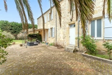 Exceptional stone residence - 11 rooms - 400m² - Large wooded garden - 1700m² plot