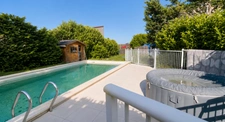 ENSEMBLE IMMOBILIER 410 m2 + 470 m2 dépendances sur 3600m2 2 maisons 1 appartement à VARENNES LES NARCY (58) proche LA CHARITE SUR LOIRE, POUILLY SUR LOIRE, COSNES SUR LOIRE, NEVERS