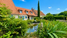 Maison de charme 180 m² avec piscine et 260 m² de dépendances – Potentiel gîtes – Proche Nevers la Charité-sur-Loire et Pougues-les-Eaux