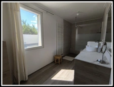 BELLE MAISON  DE PLAIN PIED ENTIEREMENT RENOVEE AVEC PISCINE