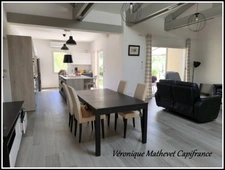 BELLE MAISON  DE PLAIN PIED ENTIEREMENT RENOVEE AVEC PISCINE