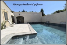 BELLE MAISON  DE PLAIN PIED ENTIEREMENT RENOVEE AVEC PISCINE