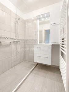 Appartement T2 de 40 m² avec terrasse, parking privatif et piscine – Centre-ville de MEZE (34)