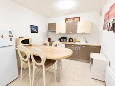 Appartement T2 de 40 m² avec terrasse, parking privatif et piscine – Centre-ville de MEZE (34)