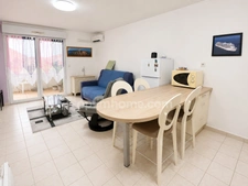 Appartement T2 de 40 m² avec terrasse, parking privatif et piscine – Centre-ville de MEZE (34)