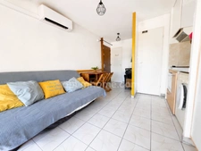 T2 rénové de 24 m² avec terrasse, climatisation et accès plage à Marseillan-Plage (34)