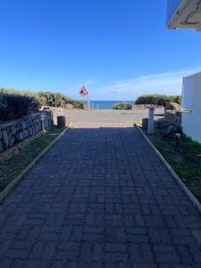 Appartement T2 rénové avec ascenseur à 100 m de la mer au CAP D'AGDE (34)