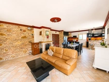 Maison de caractère 5 pièces avec piscine à DOUZAINS (47330)