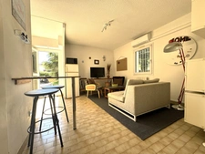 Appartement à vendre 3 pièces  COMME UNE PETITE MAISON A AIGULONGUE