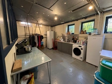Maison individuelle de 305 m² sur plus de 7 200 m² de terrain – Beaux volumes et fort potentiel