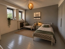 Maison individuelle de 305 m² sur plus de 7 200 m² de terrain – Beaux volumes et fort potentiel