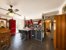 Maison plain pied de 80 m² avec 4 pièces, piscine jacuzzi et panneaux solaires à Vergèze