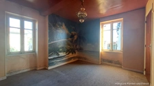 Maison en pierre mitoyenne de 70 m² à rénover entièrement — Terrain de 1 112 m²