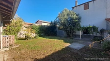 Maison en pierre mitoyenne de 70 m² à rénover entièrement — Terrain de 1 112 m²