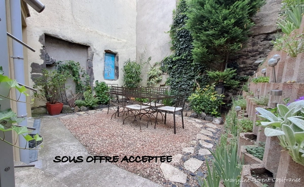 Maison T5 de 105 m² – Cour sans vis-à-vis, Véranda, Terrasse, Garage et dépendance